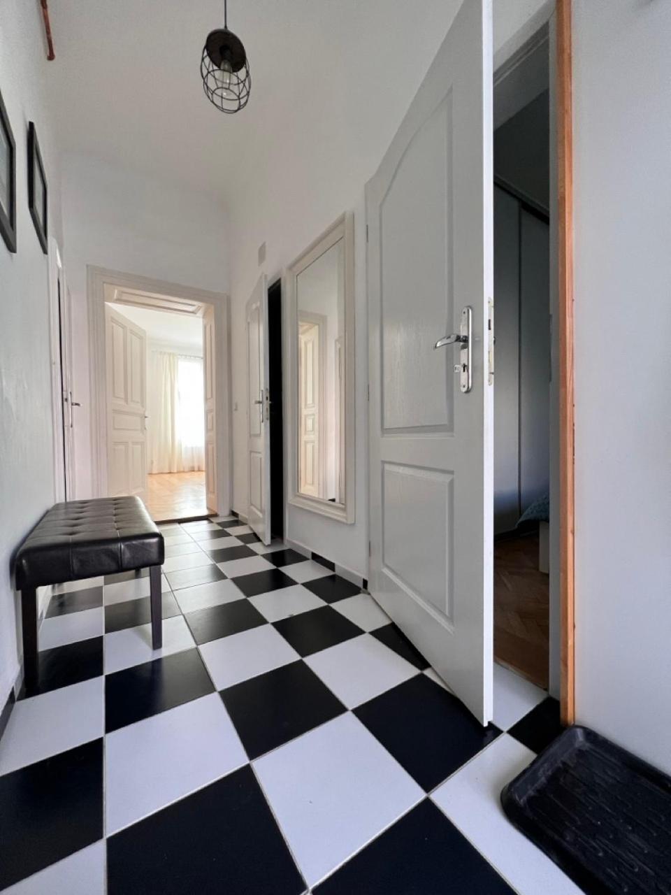 Stylish Flat In City Centre براتسيلافا المظهر الخارجي الصورة